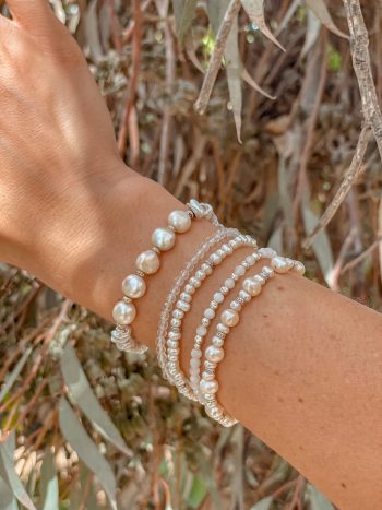 Tiny store pearl bracelet